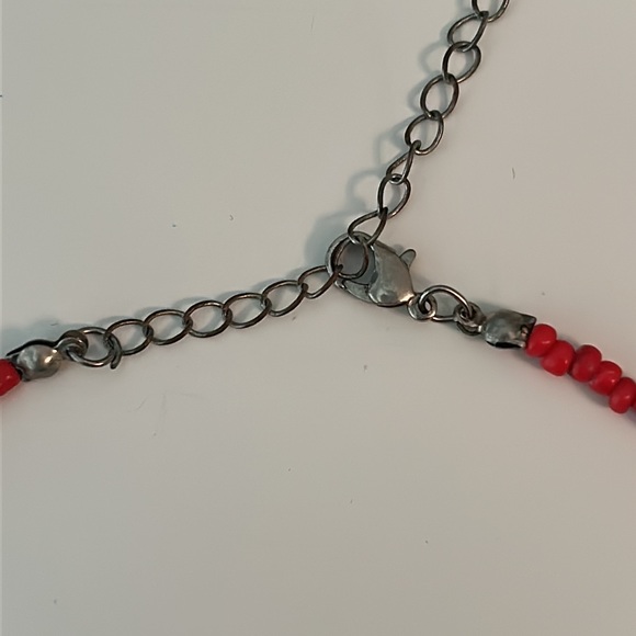 red beaded choker necklace - Picture 3 of 3